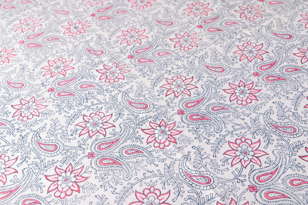 Tovaglia in cotone stampata a mano con disegno floreale minimal