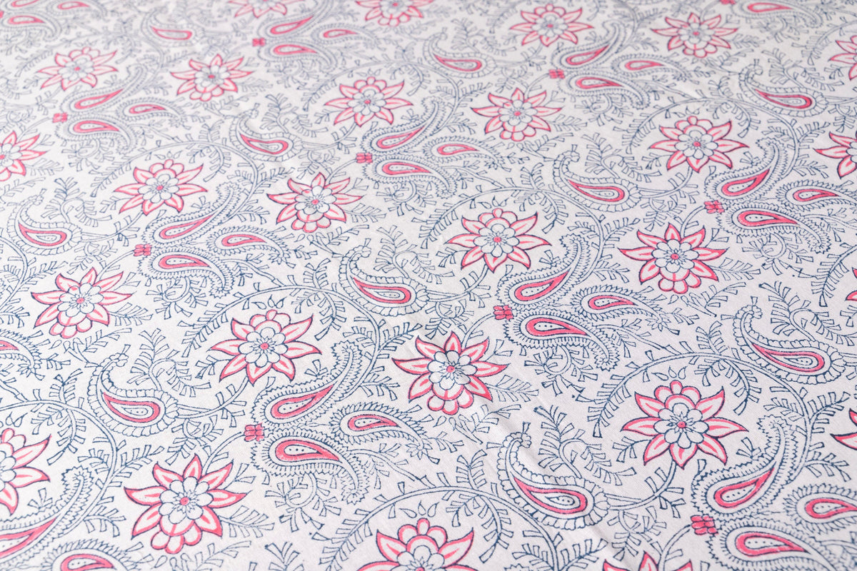 Tovaglia in cotone stampata a mano con disegno floreale minimal